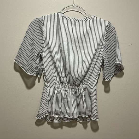 NWOT Abercrombie and Fitch Women’s White and Blue stripe blouse Size S - Picture 2 of 8
